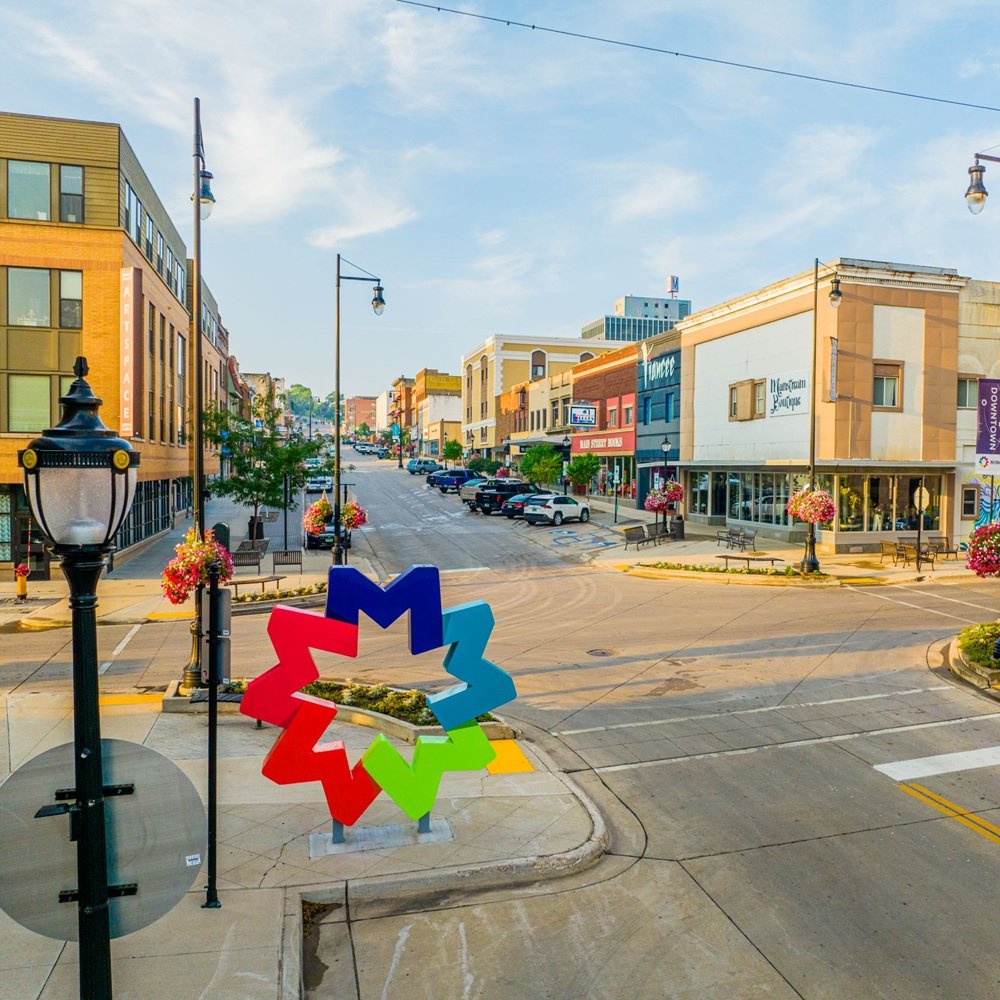 Broker discussing warehouse and industrial yard options with business client in Minot