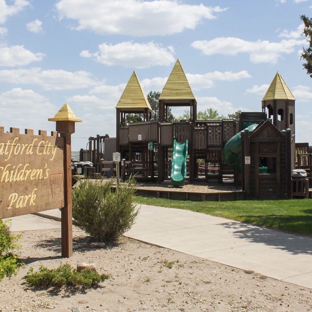 Industrial buyer reviewing shop building access and yard space near Killdeer